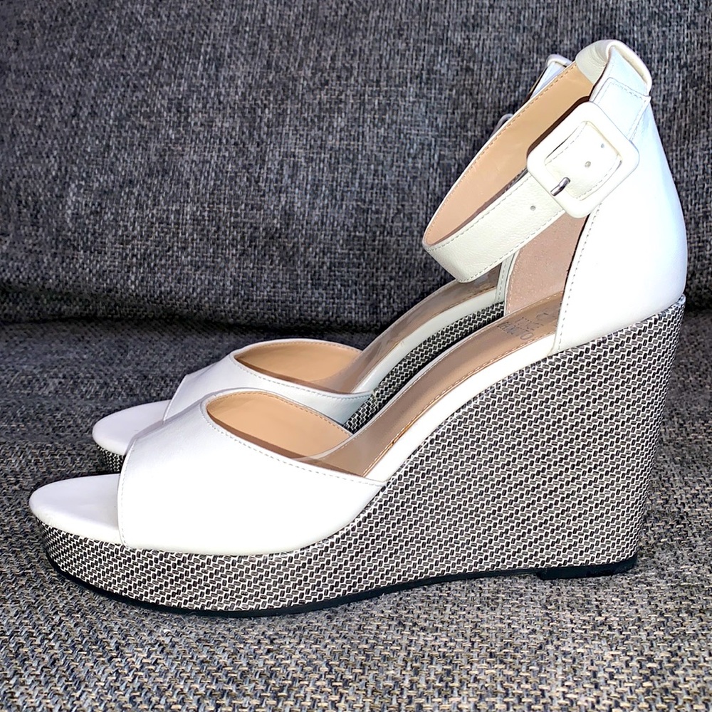 Vince Camuto white leather wedge sandals size 10
